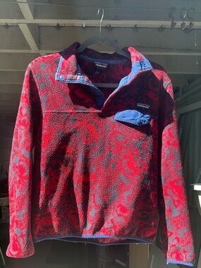 Patagonia Synchilla Women’s Red  light weight Fleece Pullover with Blue Trim